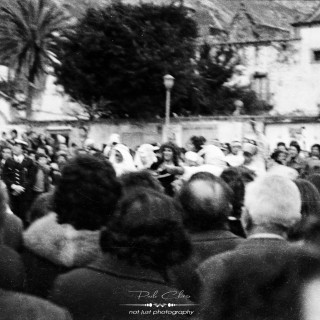 Noi rispondemmo col lancio di uova.